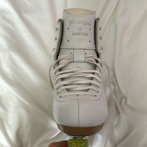 Jackson freestyle figure skates